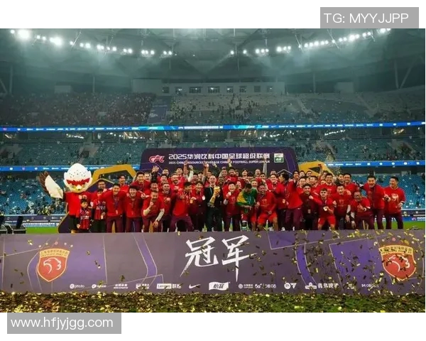 中超冠军争夺战激烈升级，谁将捧起荣誉奖杯称霸中国足球